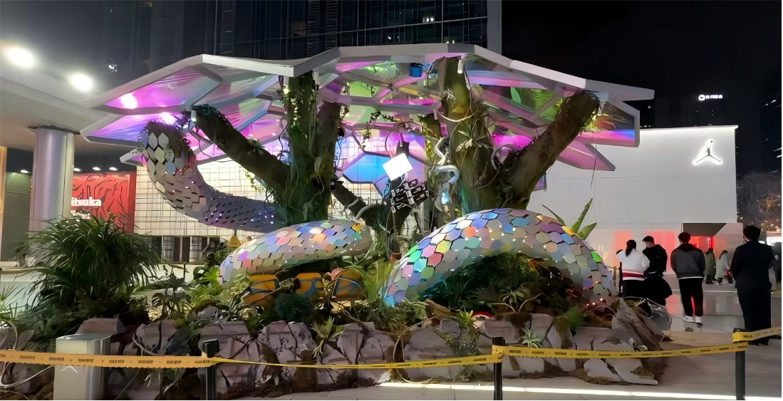 成都ifc定制装置-机械蛇Chengdu IFC Custom Installation · Mechanical Snake